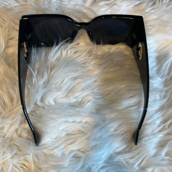 New without tags sunglasses - Picture 3 of 3
